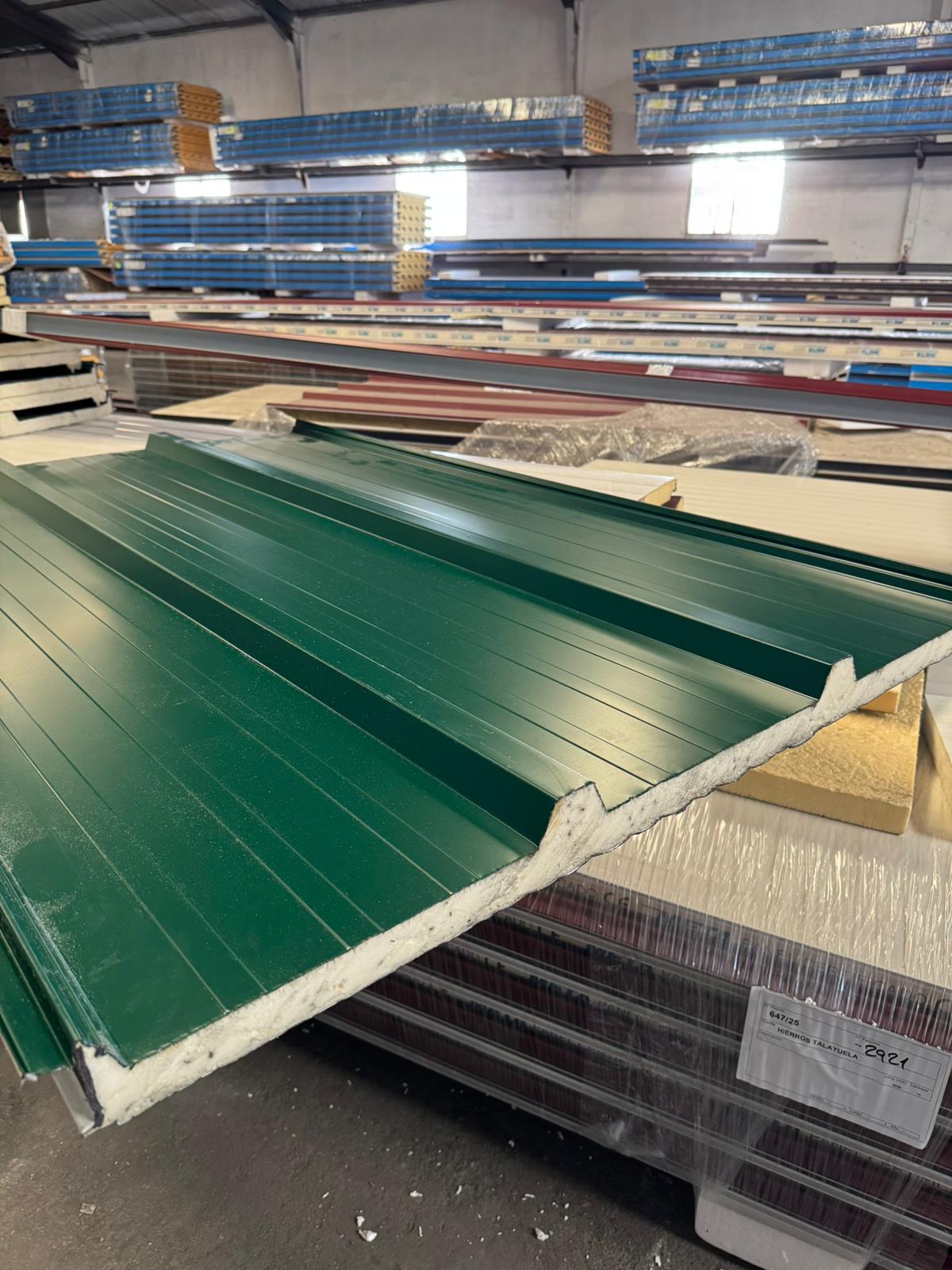 Panel sándwich de color verde